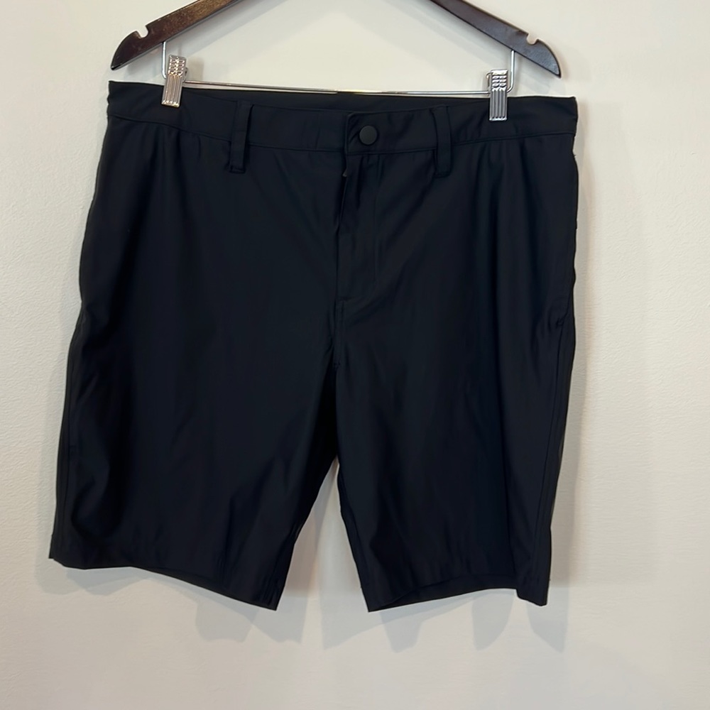 Mens size 38 Zella black golf shorts